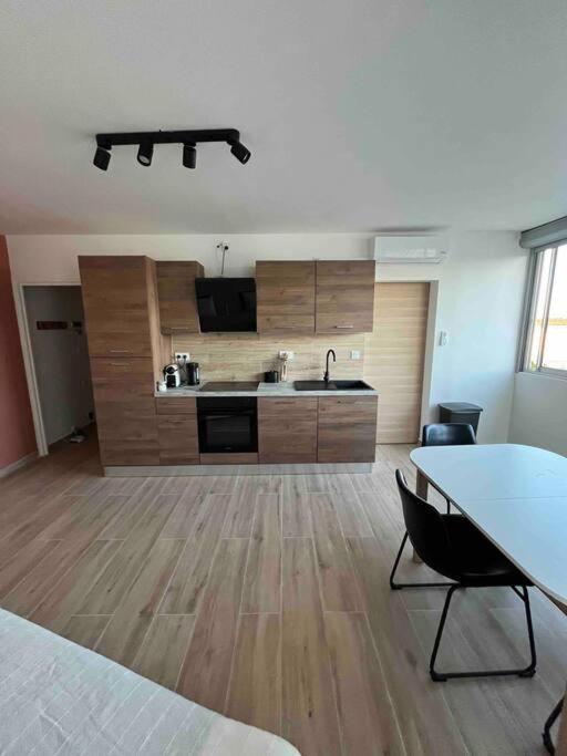 Joli Appart/Vue Etang/Clim /Wifi Balaruc-les-Bains Luaran gambar