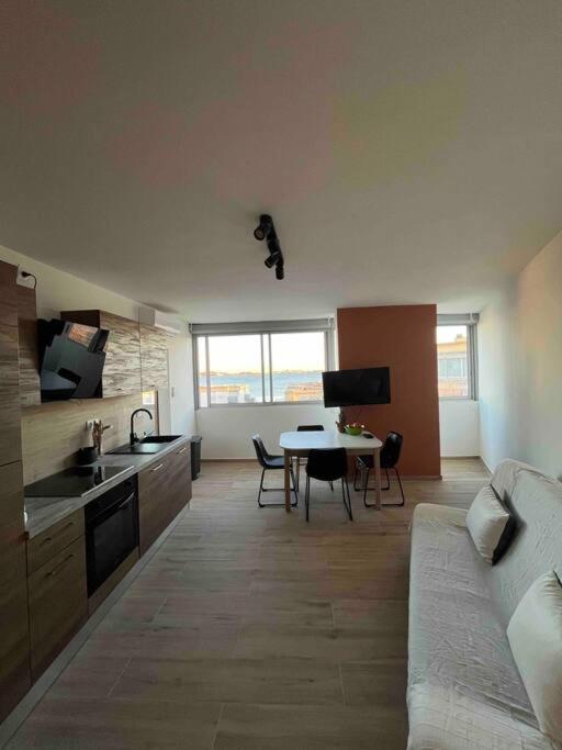 Joli Appart/Vue Etang/Clim /Wifi Balaruc-les-Bains Luaran gambar