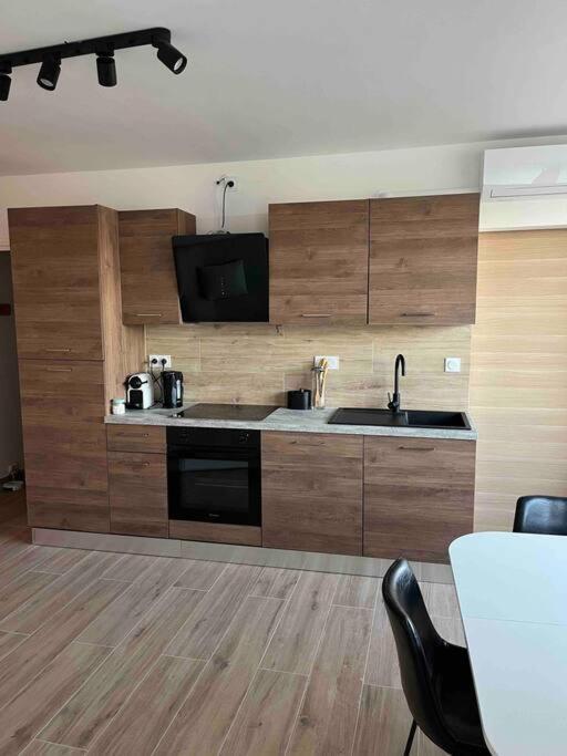 Joli Appart/Vue Etang/Clim /Wifi Balaruc-les-Bains Luaran gambar